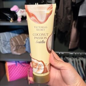 2/$25 victoria’s secret coconut passion brûlée 💕